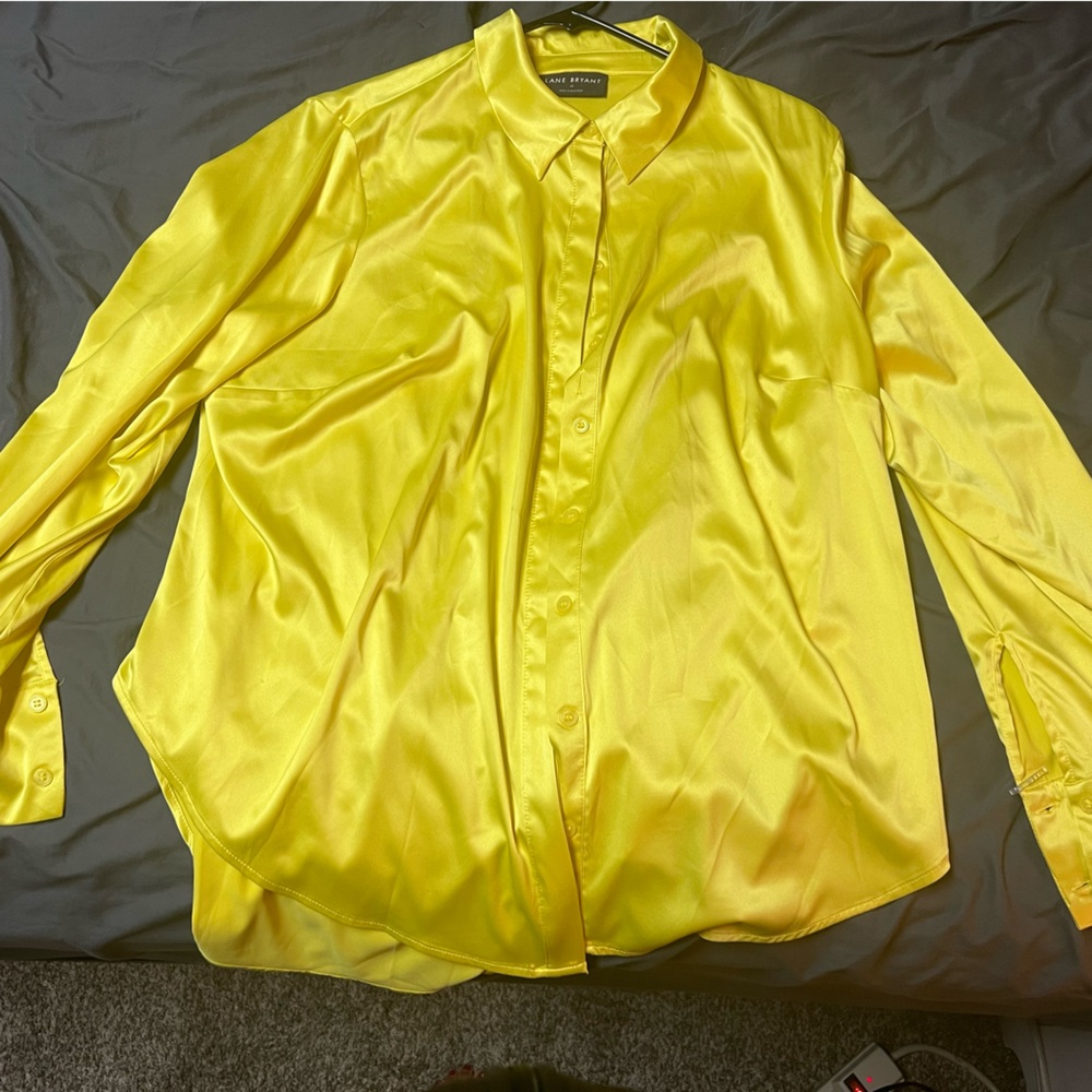 Nice yellow button down, brand new!